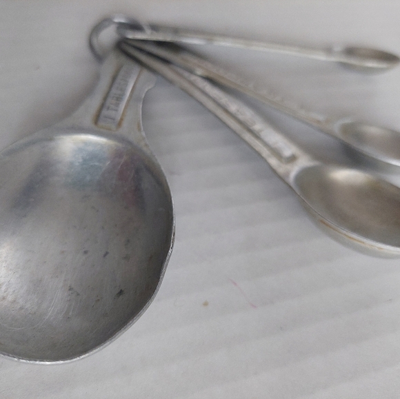 Vintage Measuring Spoons Metal - Picture 3 of 4